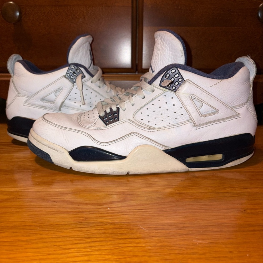Jordan 4 Retro Columbia